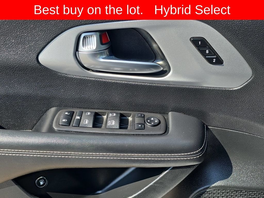 2024 Chrysler Pacifica PHEV Select - Photo 19