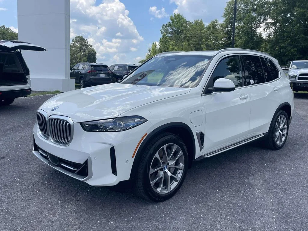Used 2025 White BMW xDrive50e image 5