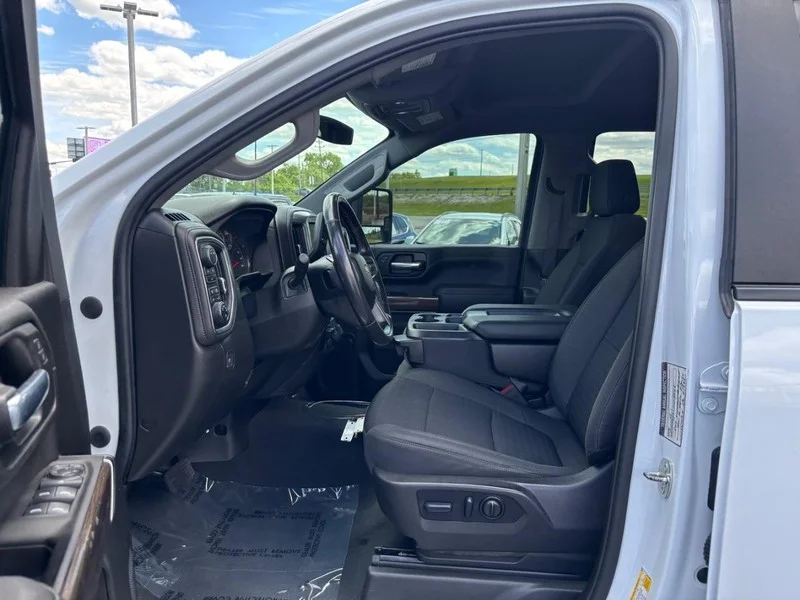 Used 2022 Summit White Chevrolet LT image 9