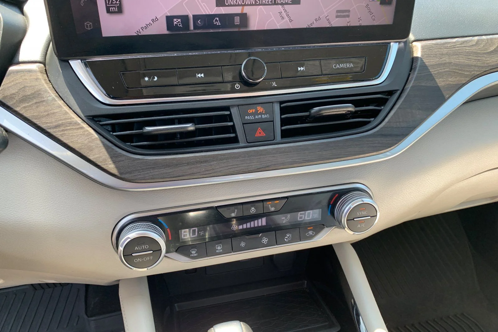 Used 2024 White Nissan 2.5 SL image 24