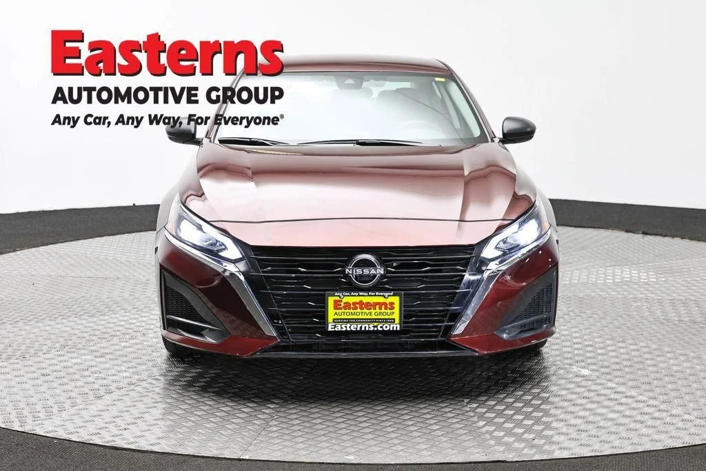 Used 2025 Red Nissan 2.5 SV image 2