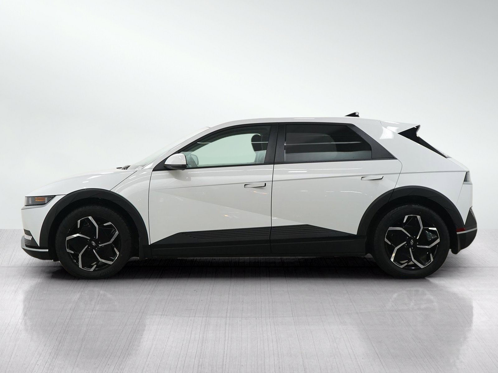 2024 Hyundai IONIQ 5 SEL - Photo 2