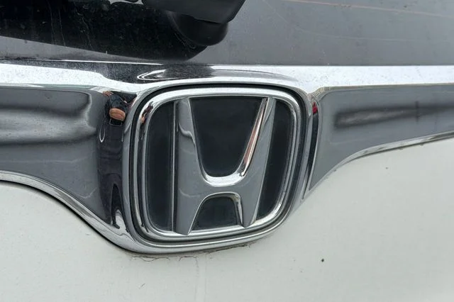 Used 2018 White Diamond Pearl Honda LX image 10