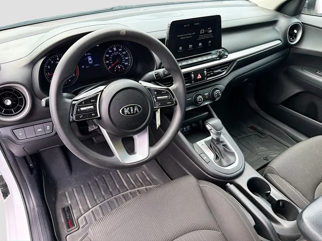 Used 2021 White Kia LXS image 9