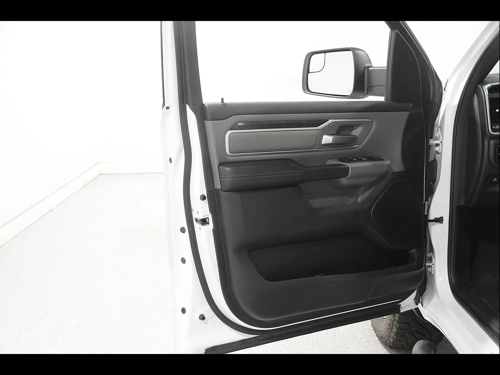 Used 2023 WHITE Ram Big Horn image 4