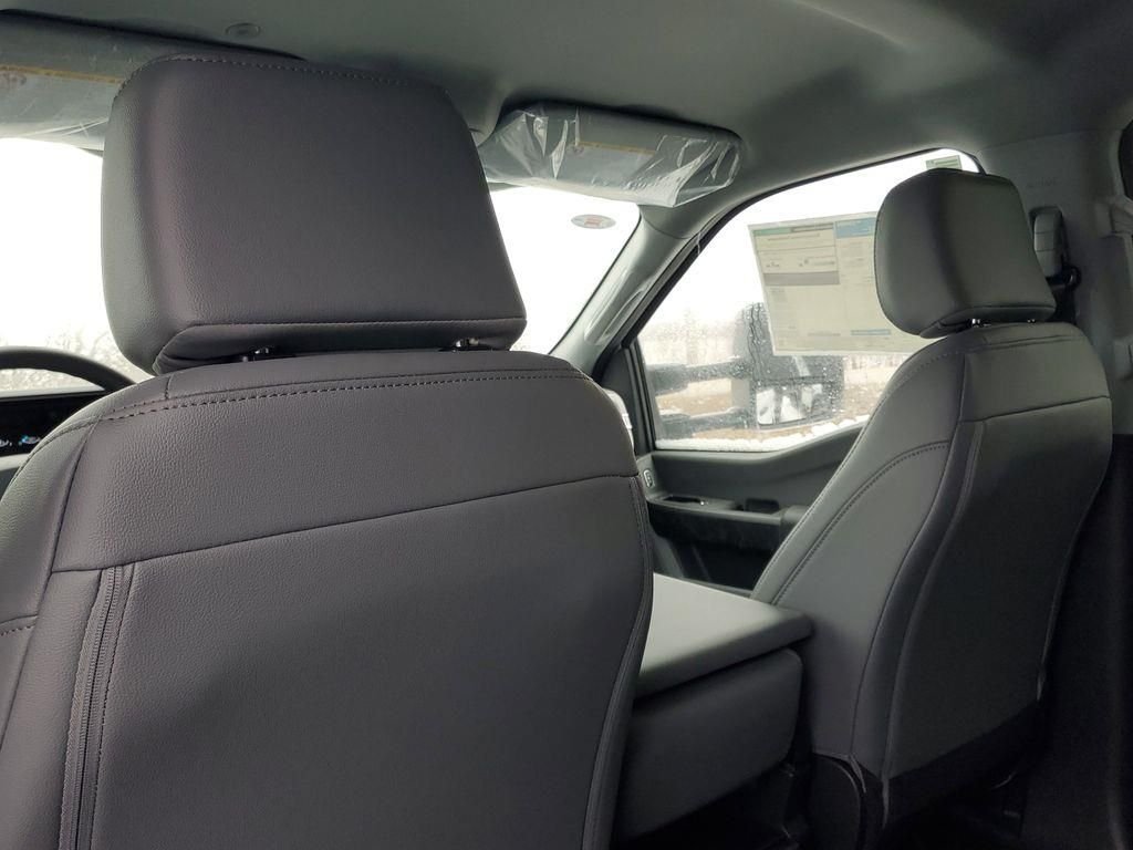 New 2025 Oxford White Ford F-350® XL image 28