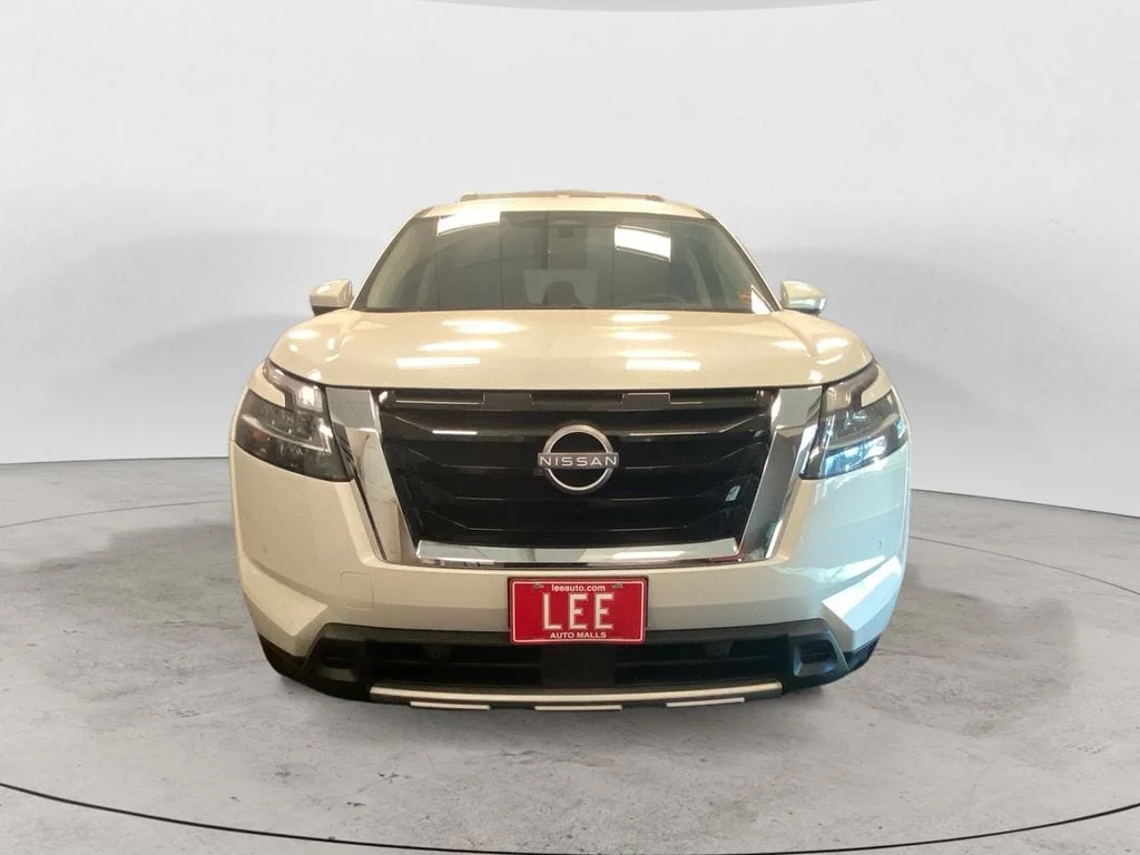 Used 2024 Pearl White Nissan SL image 9