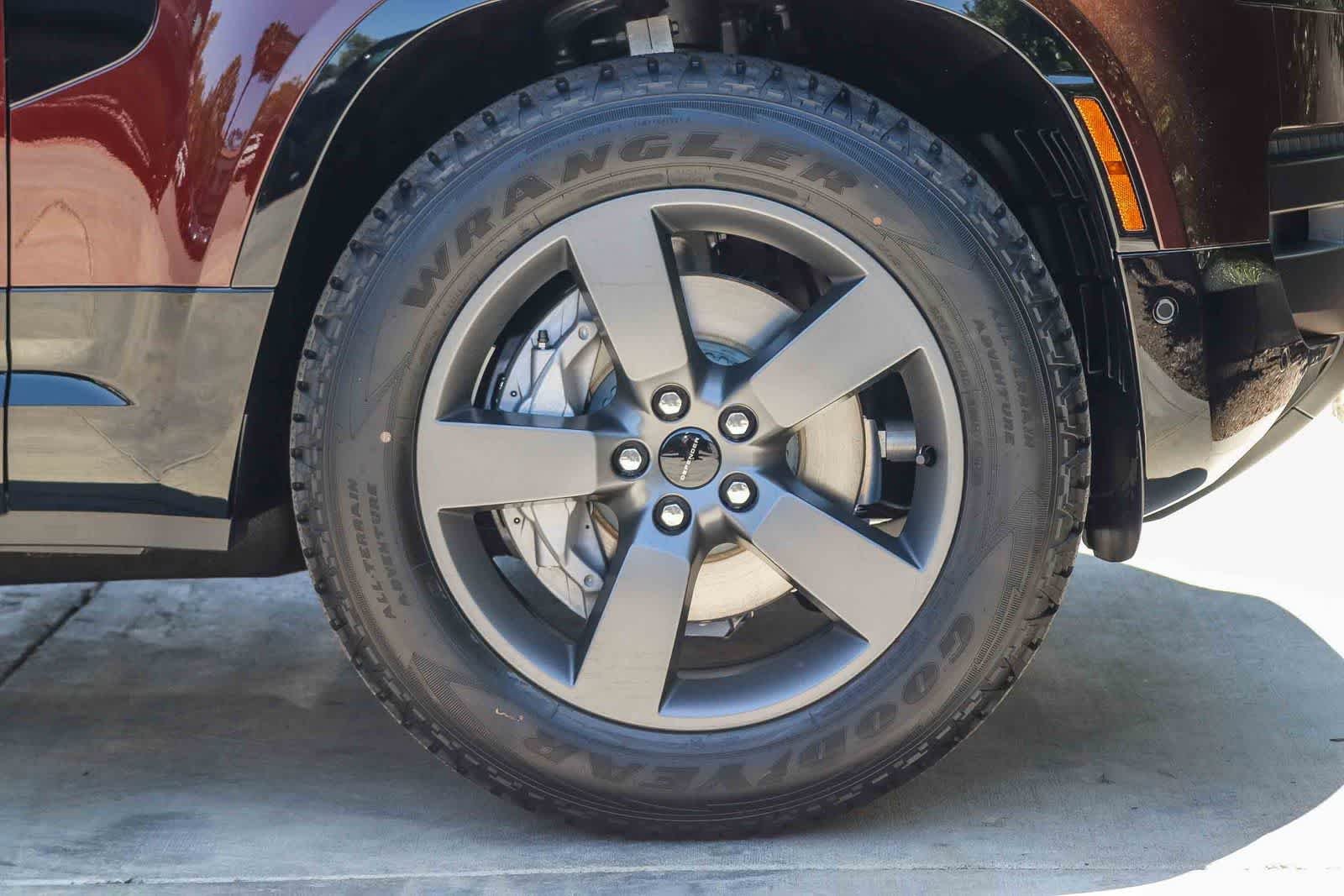 New 2026 Sedona Red Land Rover X-Dynamic SE image 9