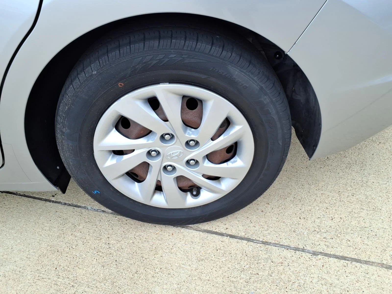 Used 2020 Stellar Silver Hyundai SE image 17