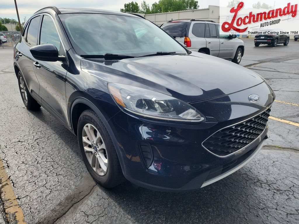 Used 2021  Ford SE image 1