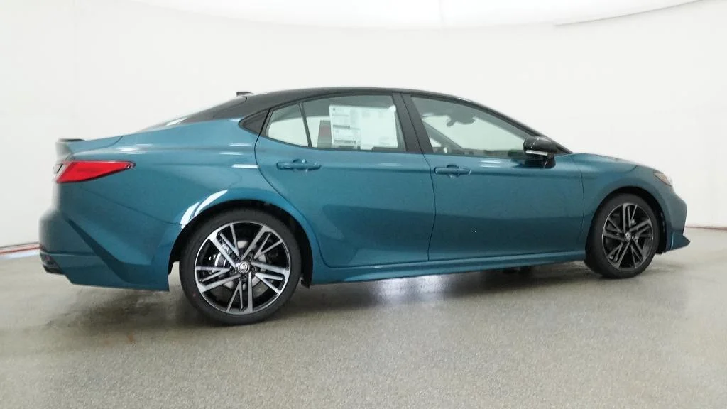 New 2026 Ocean Gem with Midnight Black Metallic roof Toyota XSE image 15