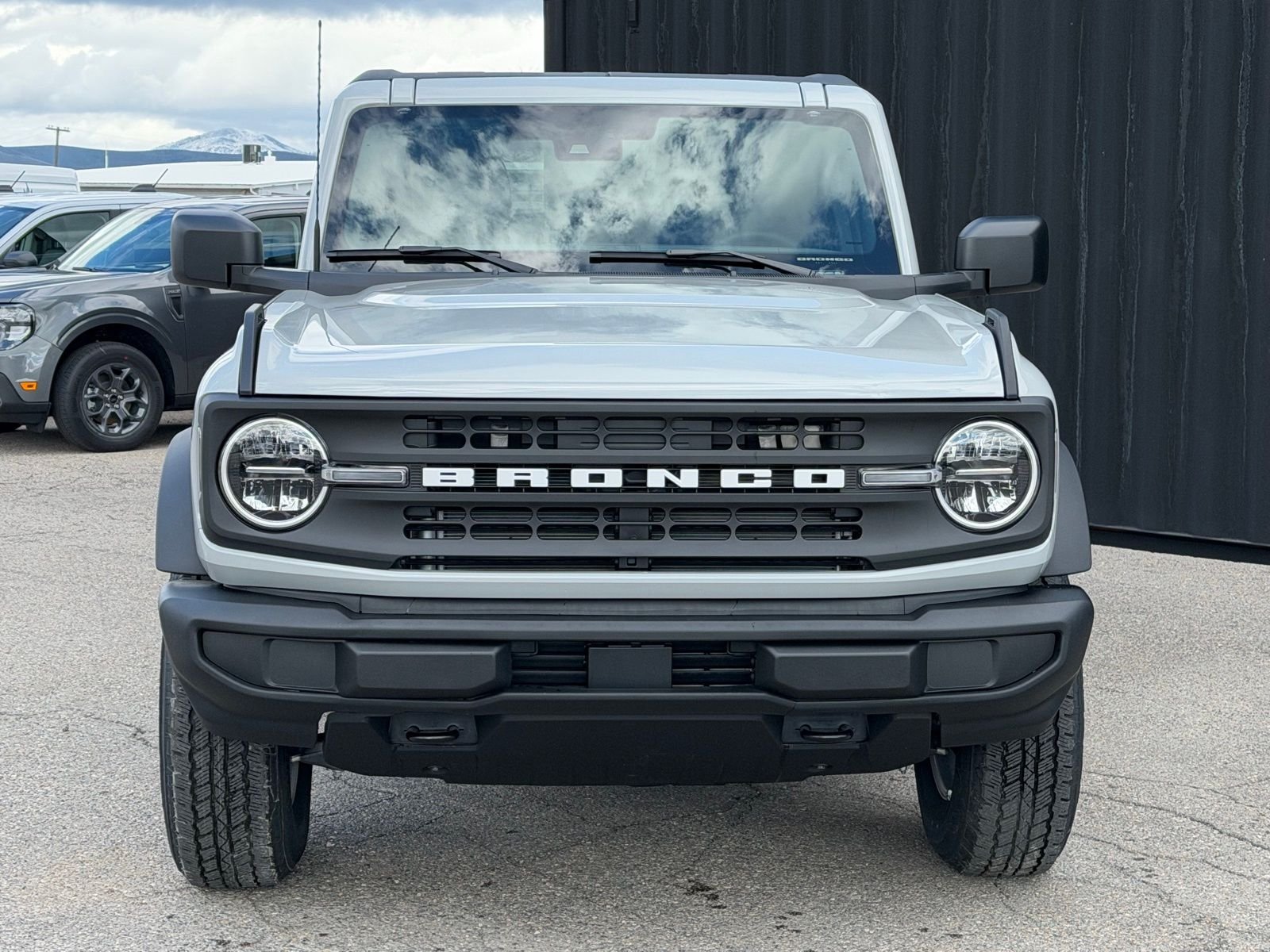 View vehicle photo 2