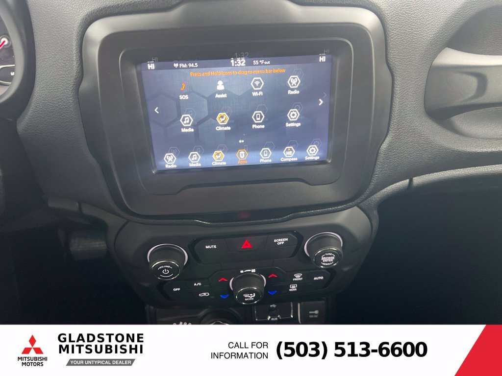 Used 2020 Glacier Metallic Clearcoat Jeep Latitude image 12