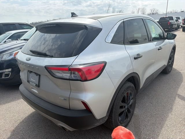 Used 2020 Silver Ford SE image 9