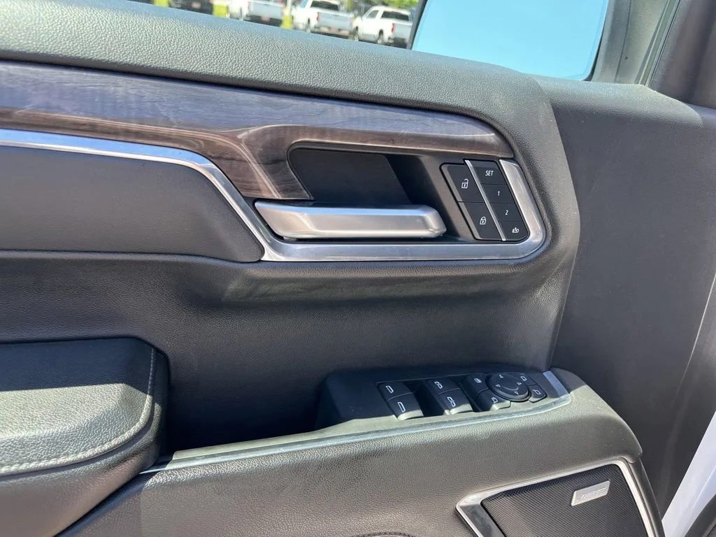 Used 2024 Summit White Chevrolet LTZ image 12