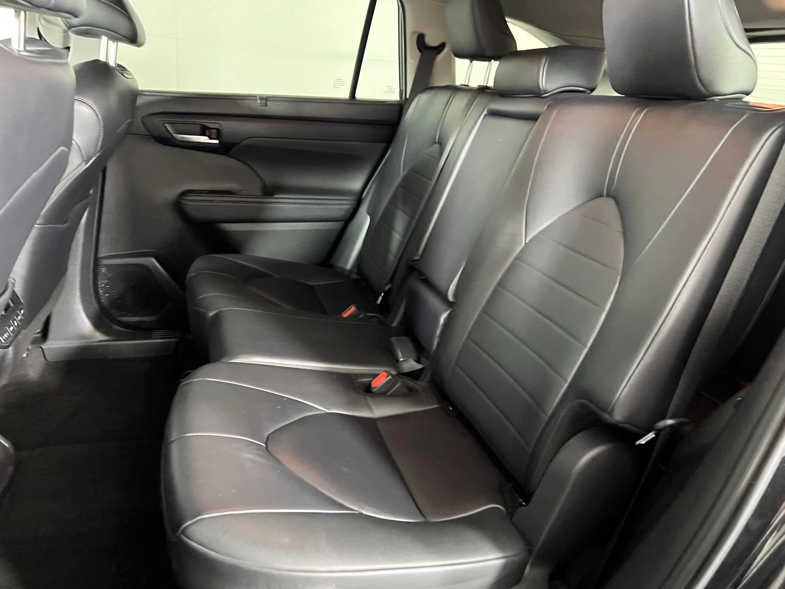 Used 2024 Midnight Black Metallic Toyota XLE image 27