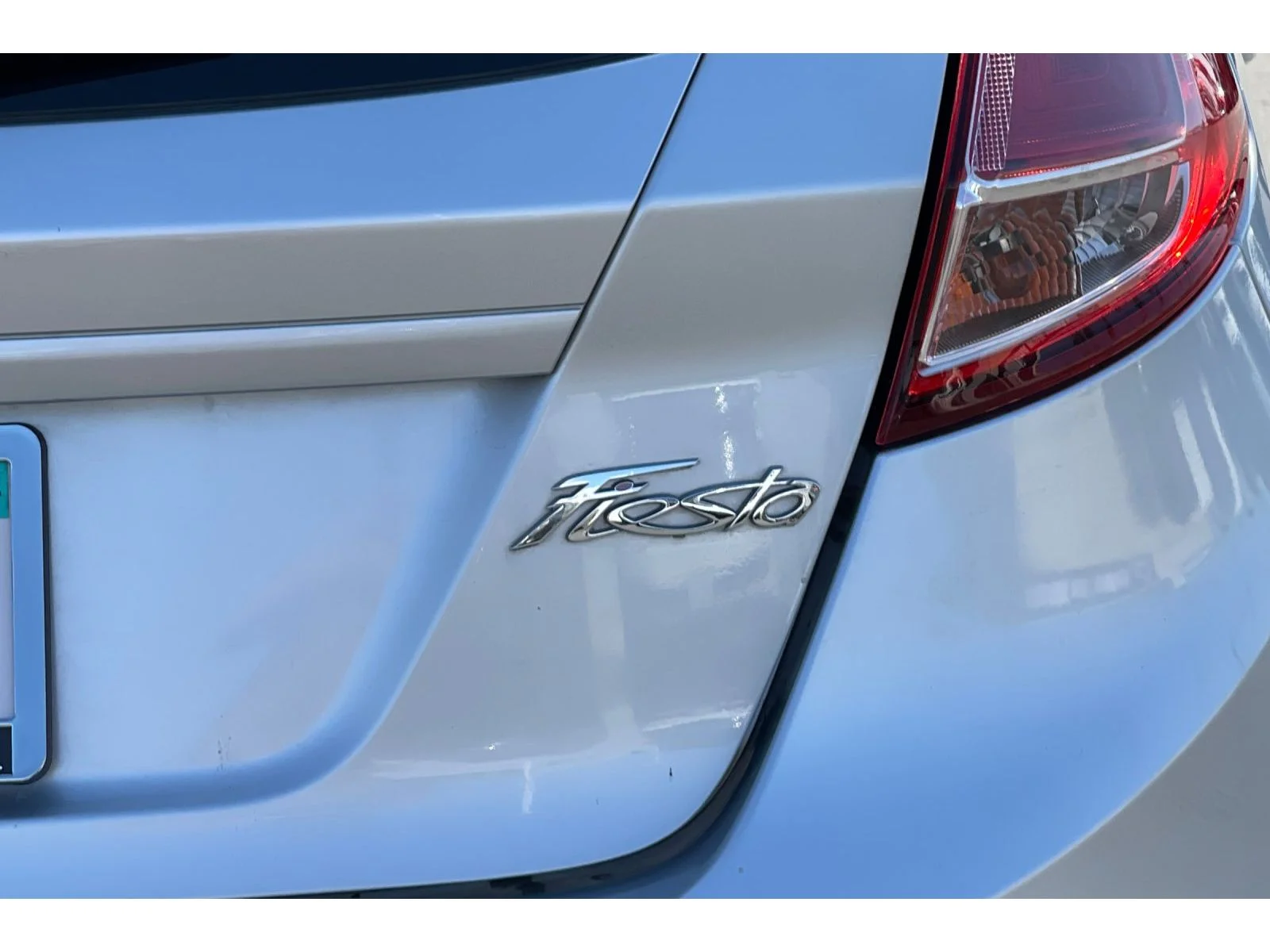 Used 2014 Ingot Silver Metallic Ford SE image 18