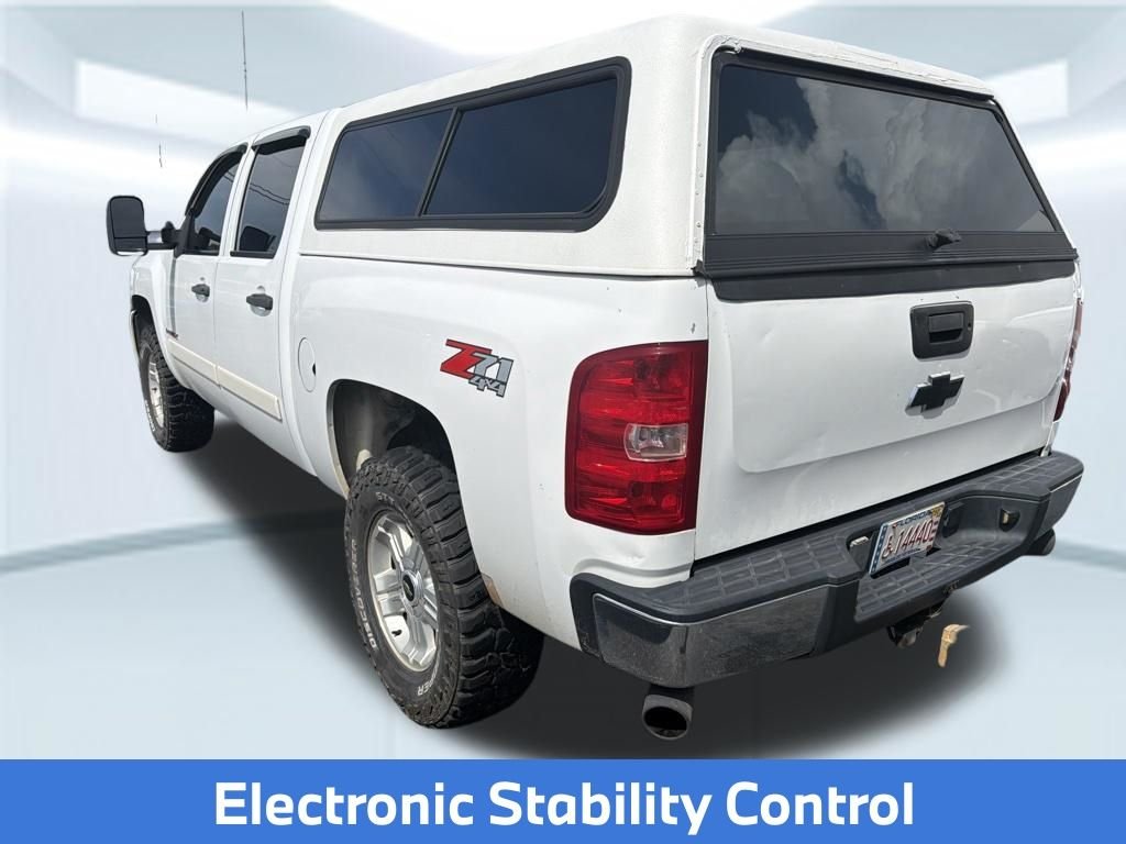 Used 2007 White Chevrolet LT image 18