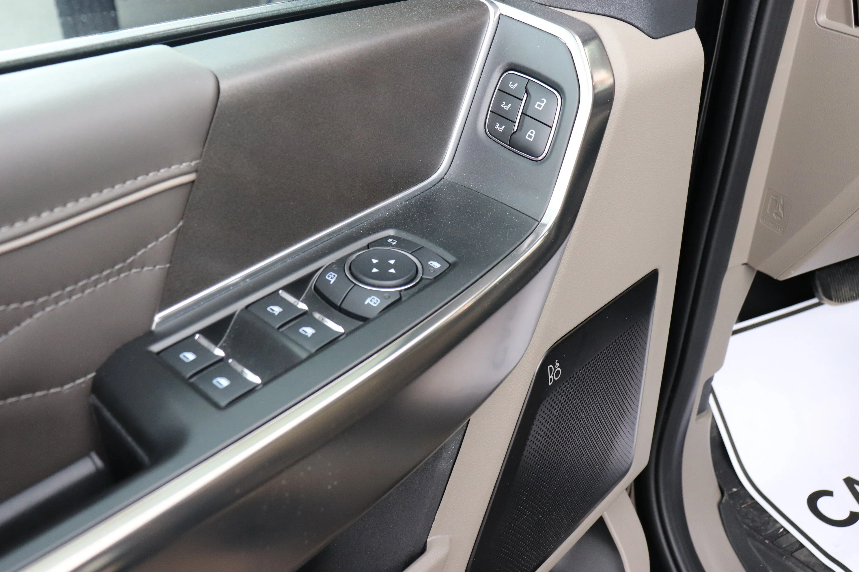 Used 2025 Black Ford Platinum image 8