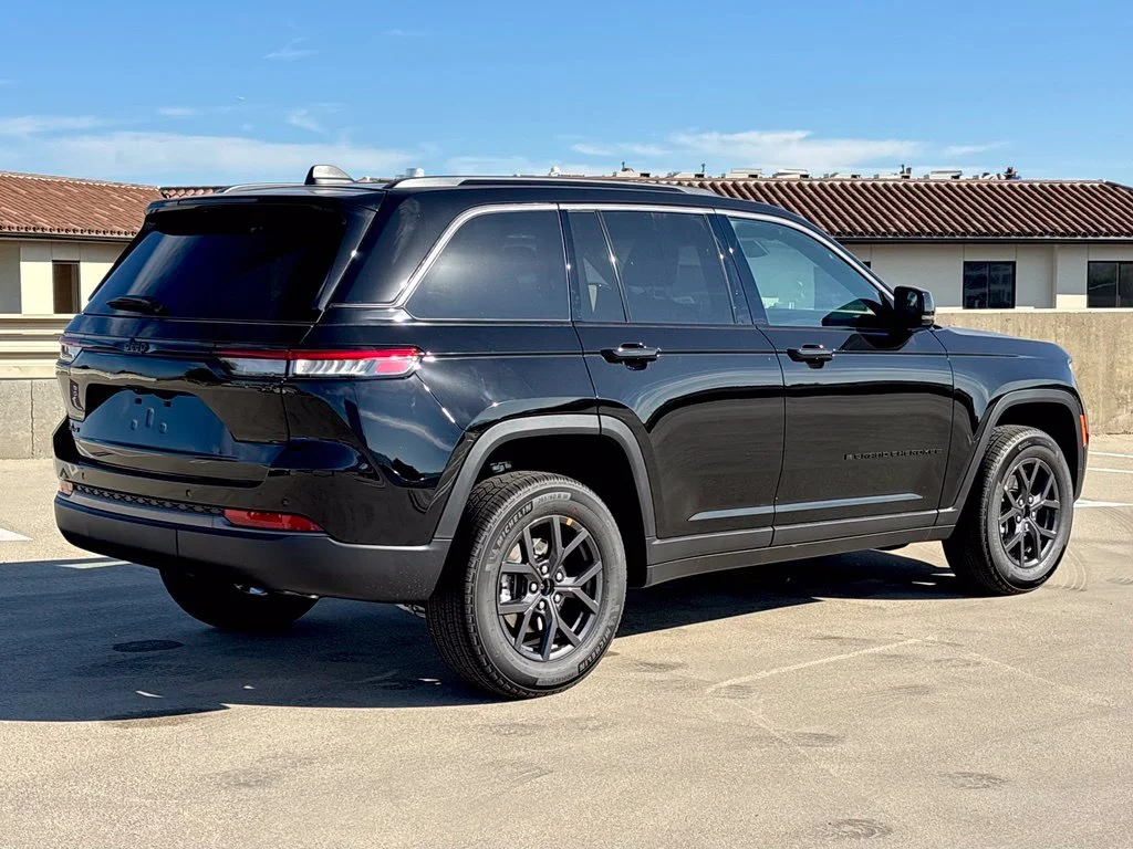 New 2027 Black Jeep Laredo Altitude image 3