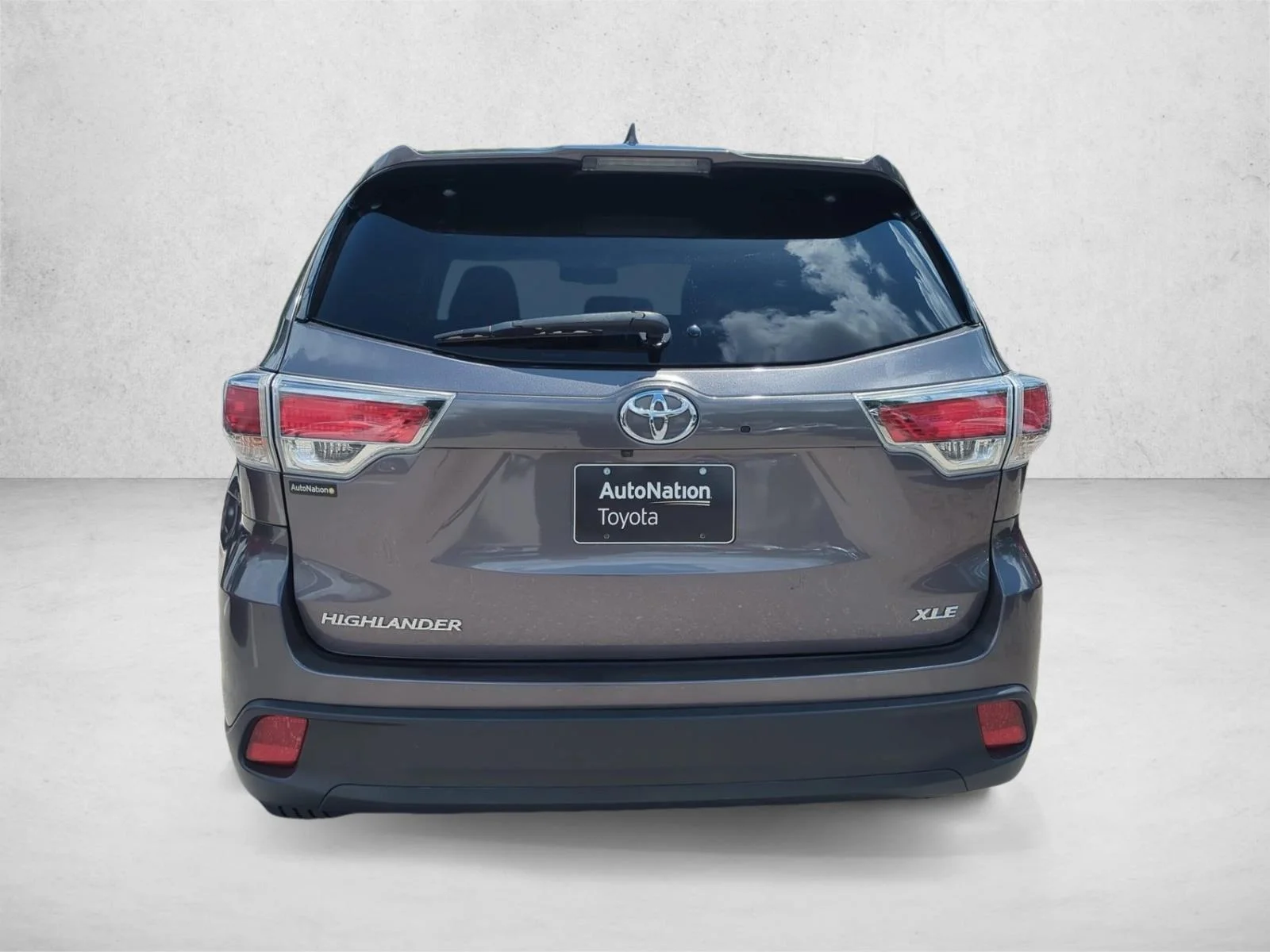 Used 2015 Predawn Gray Mica Toyota XLE image 6