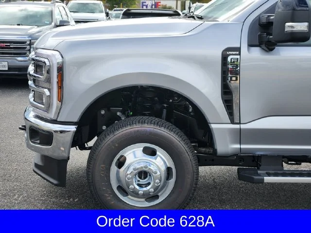 New 2027 Iconic Silver Metallic Ford F-350® Lariat® image 9