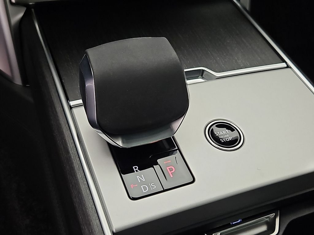New 2026 Santorini Black LAND ROVER SE 7 Seats image 11