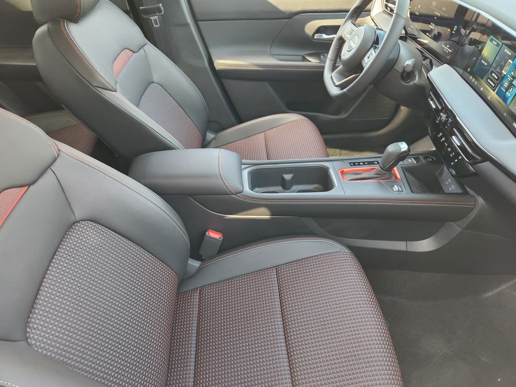 New 2026 Aspen White TriCoat / Super Black Two-tone Nissan SR image 14