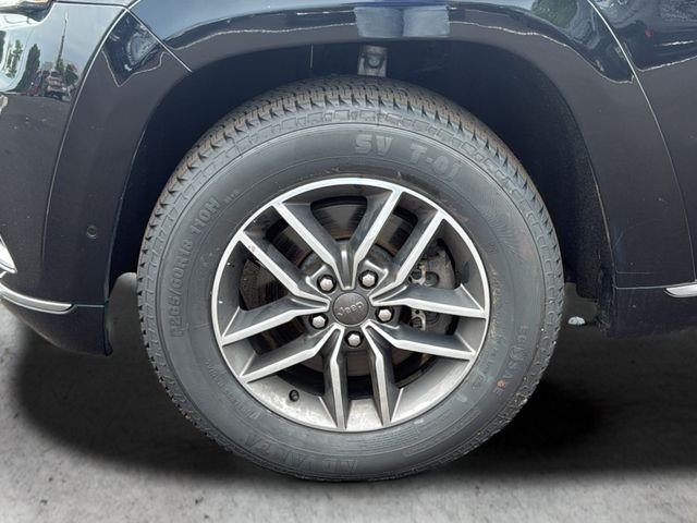 Used 2018 Black Jeep Summit image 9