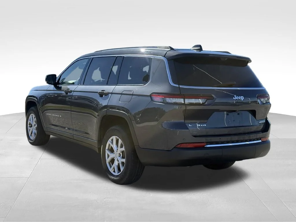 Used 2022 Gray Jeep Limited image 3