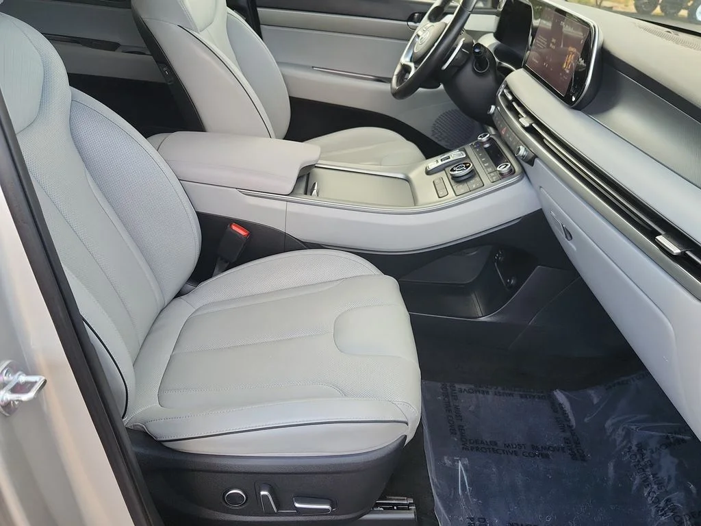 Used 2025 Silver Hyundai SEL image 14
