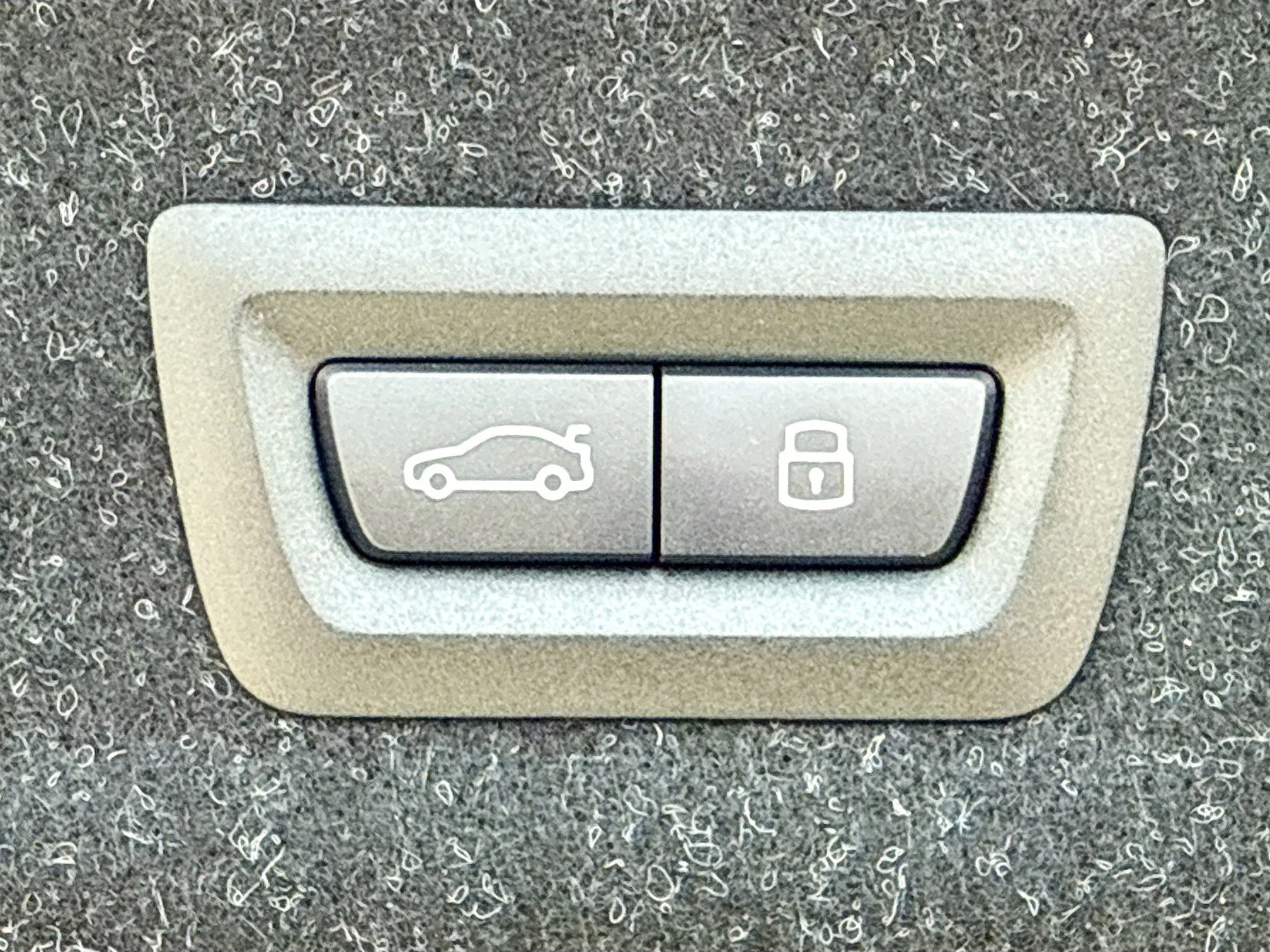 New 2026 Skyscraper Grey Metallic BMW 330i xDrive image 13