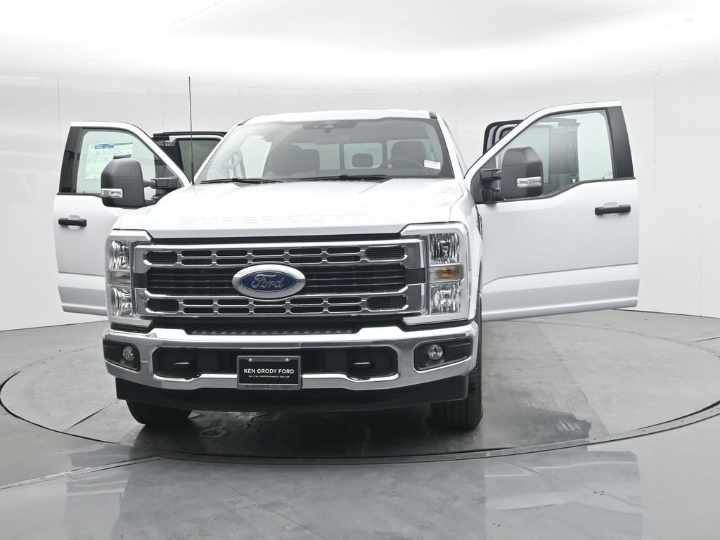 New 2026 Oxford White Ford XLT image 30