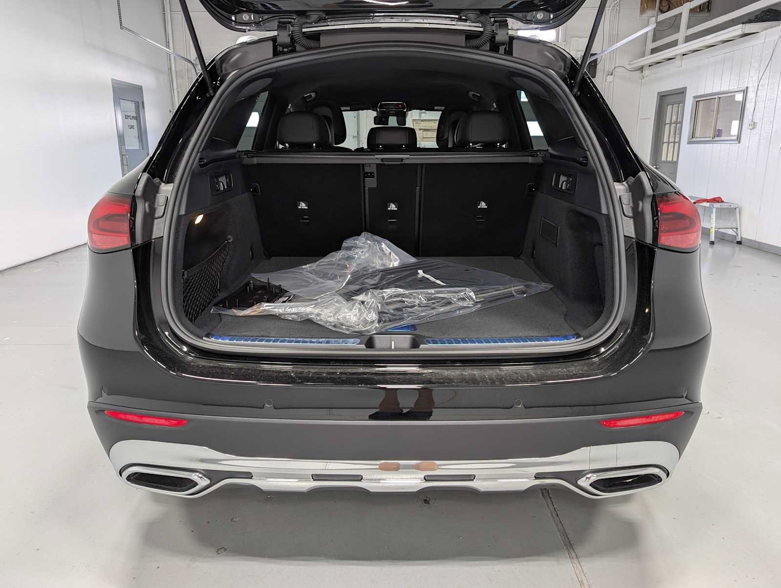 New 2026 Black Mercedes-Benz GLC 300 image 20