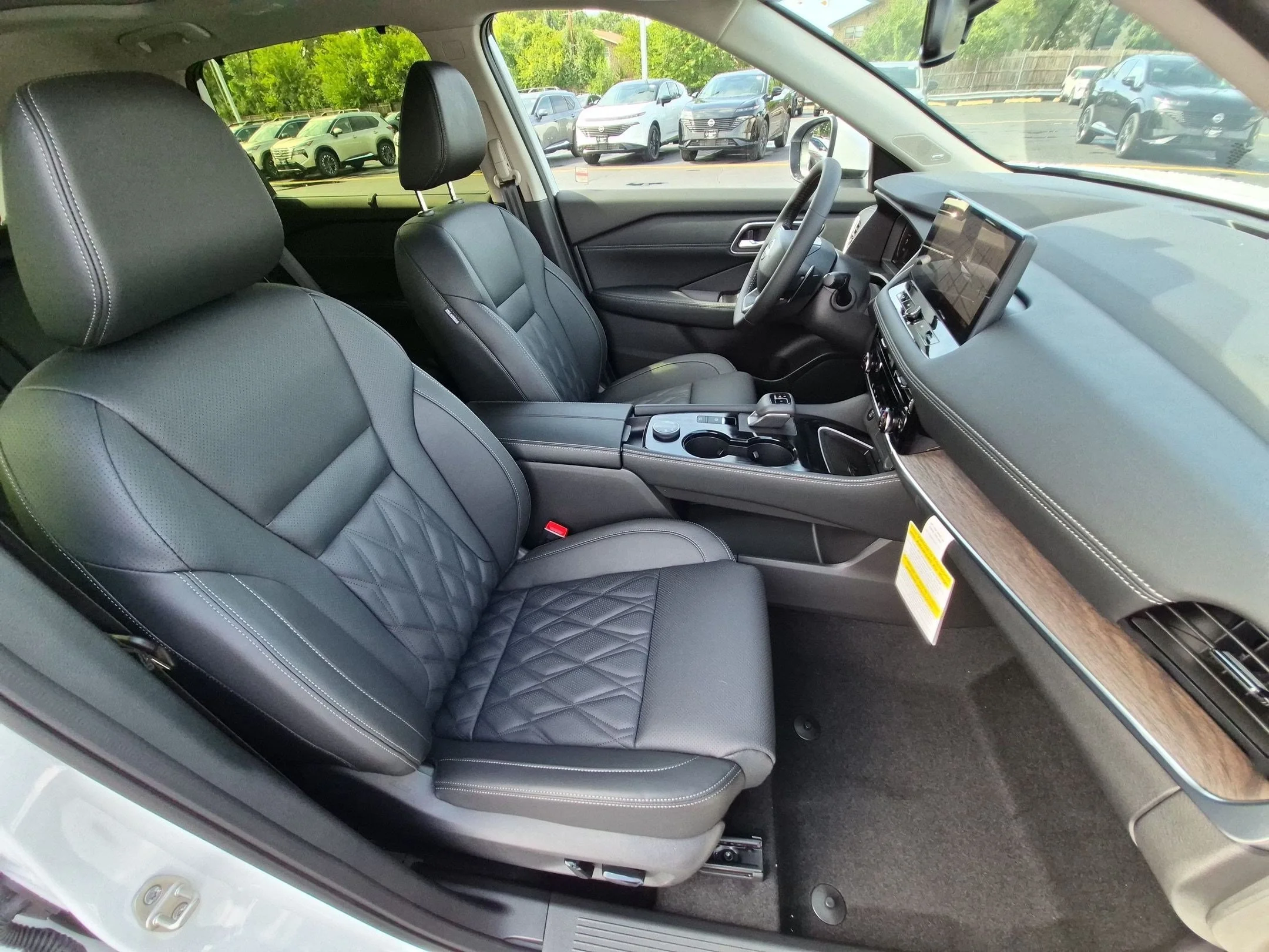New 2026 Everest White Pearl TriCoat Nissan Platinum image 31
