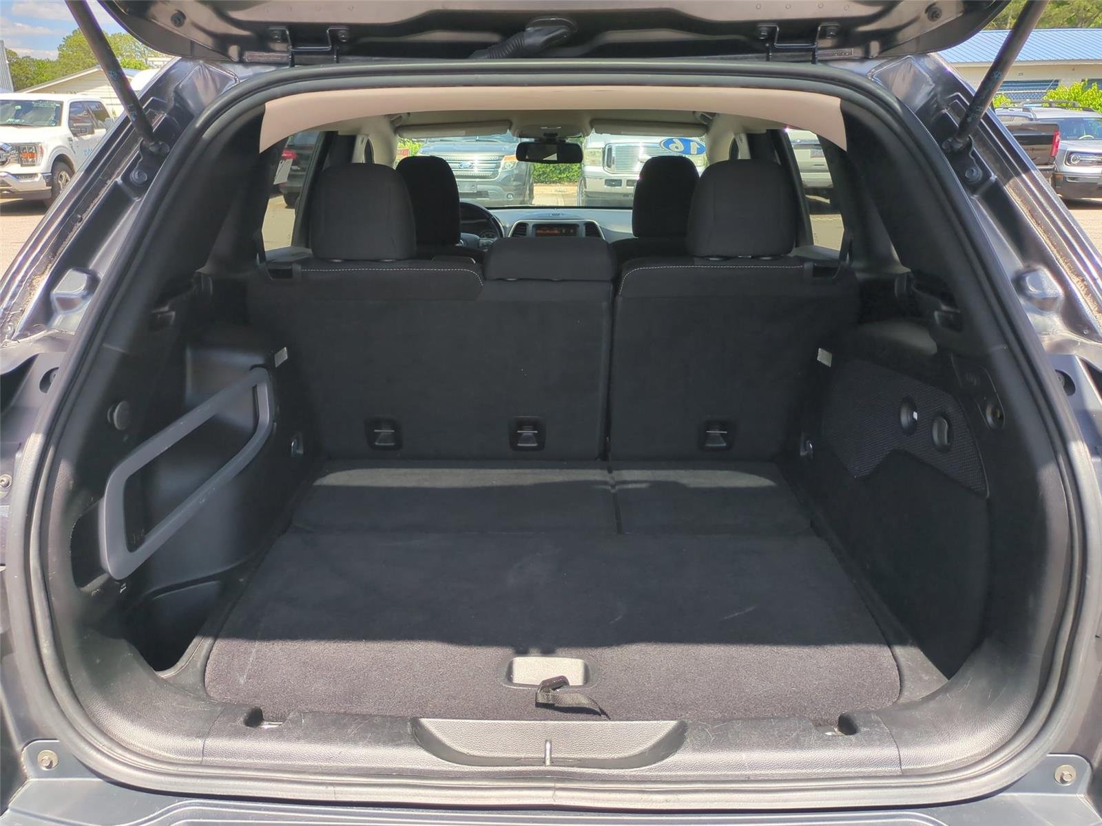 Used 2016 Granite Crystal Metallic Clearcoat Jeep Latitude image 32