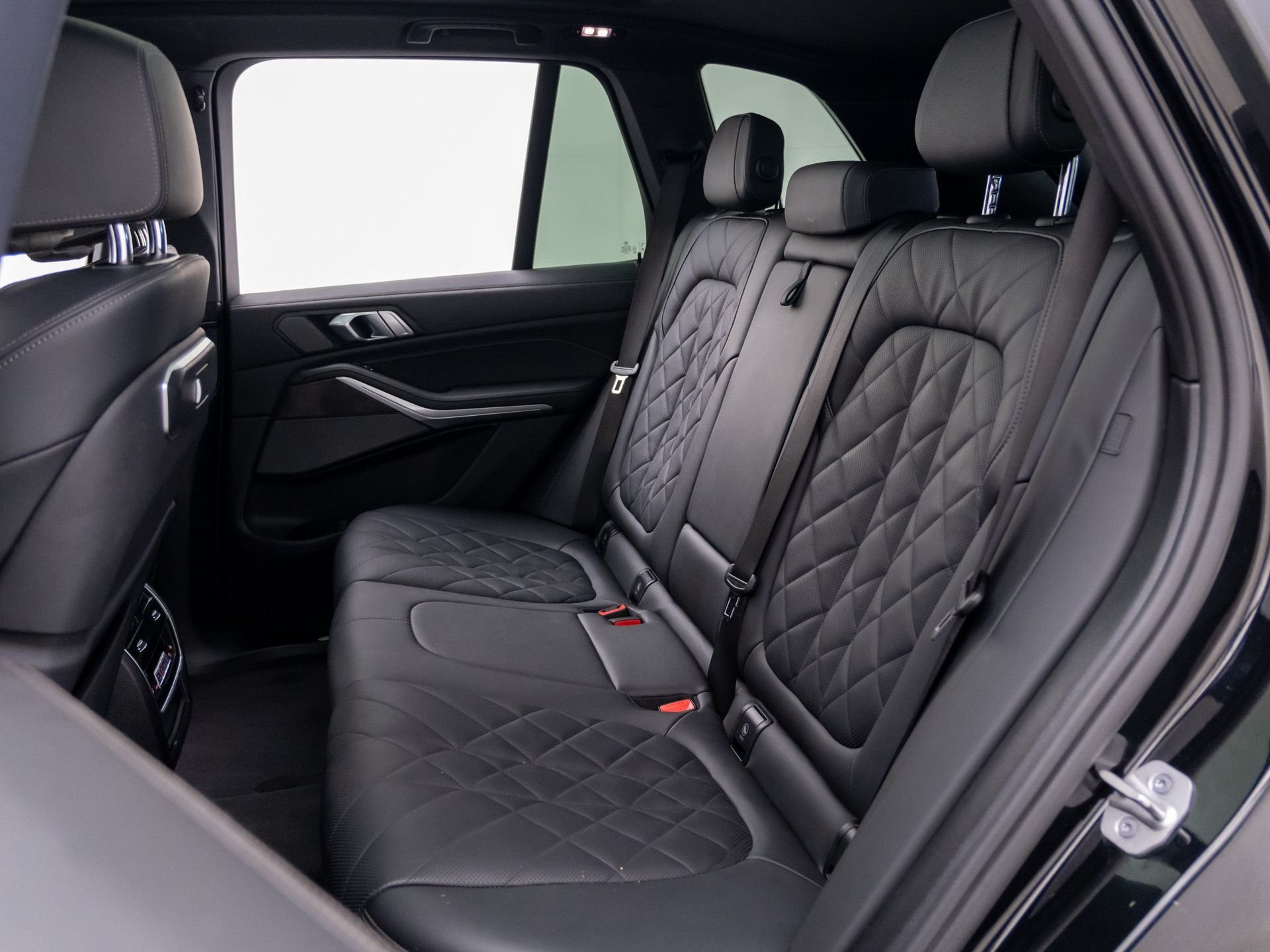 Used 2024 Black BMW xDrive40i image 17