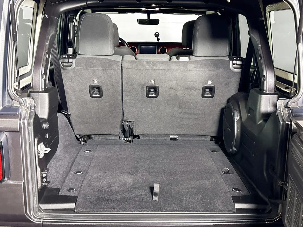 Used 2022 Gray Jeep Unlimited Rubicon image 21