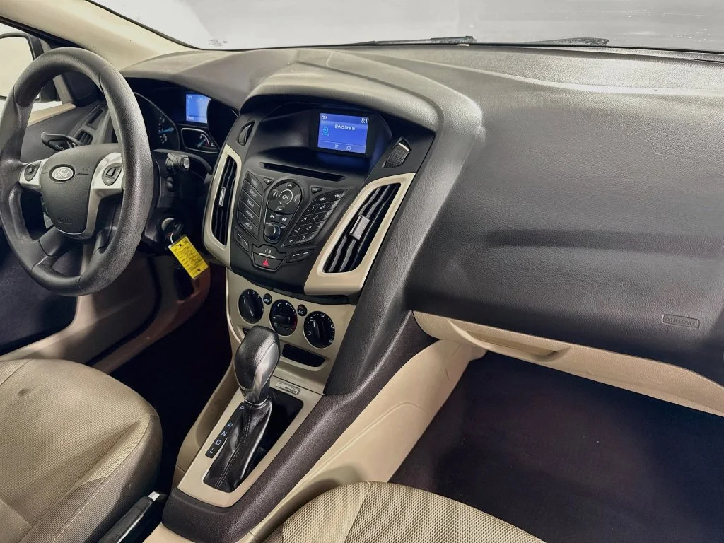 Used 2014 Oxford White Ford SE image 32