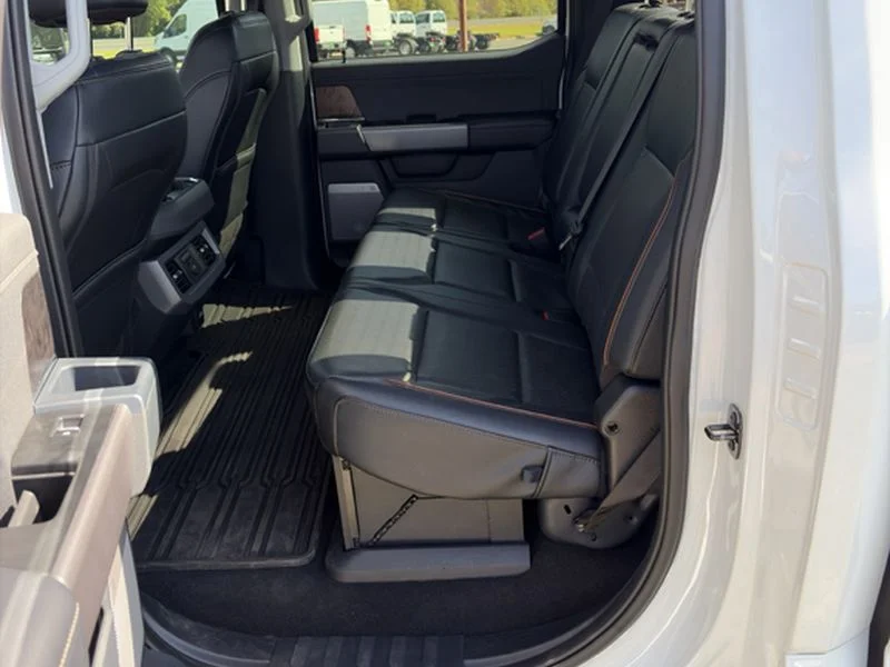 Used 2025 Oxford White Ford LARIAT image 11