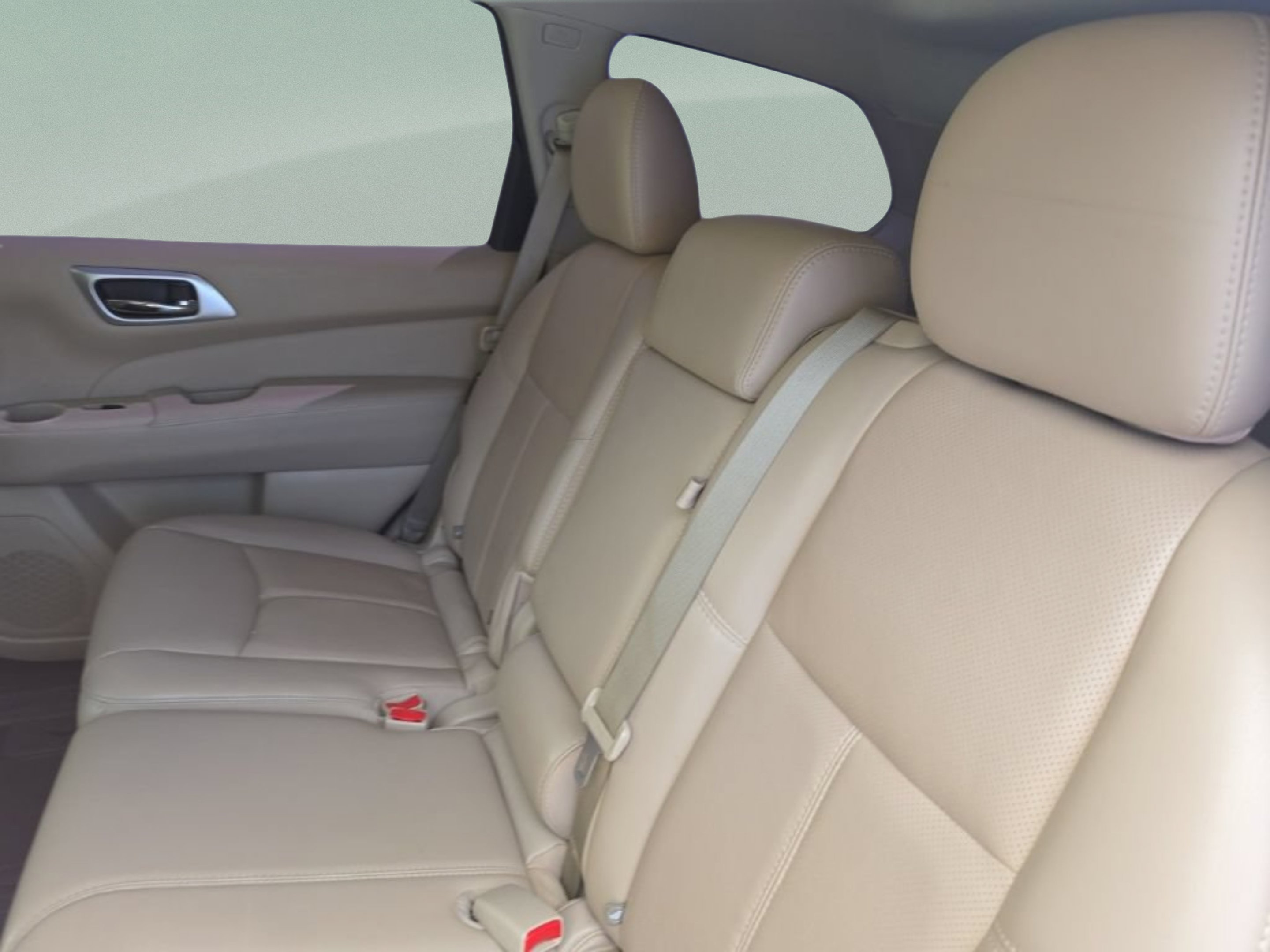 Used 2018 Black Nissan Platinum image 22