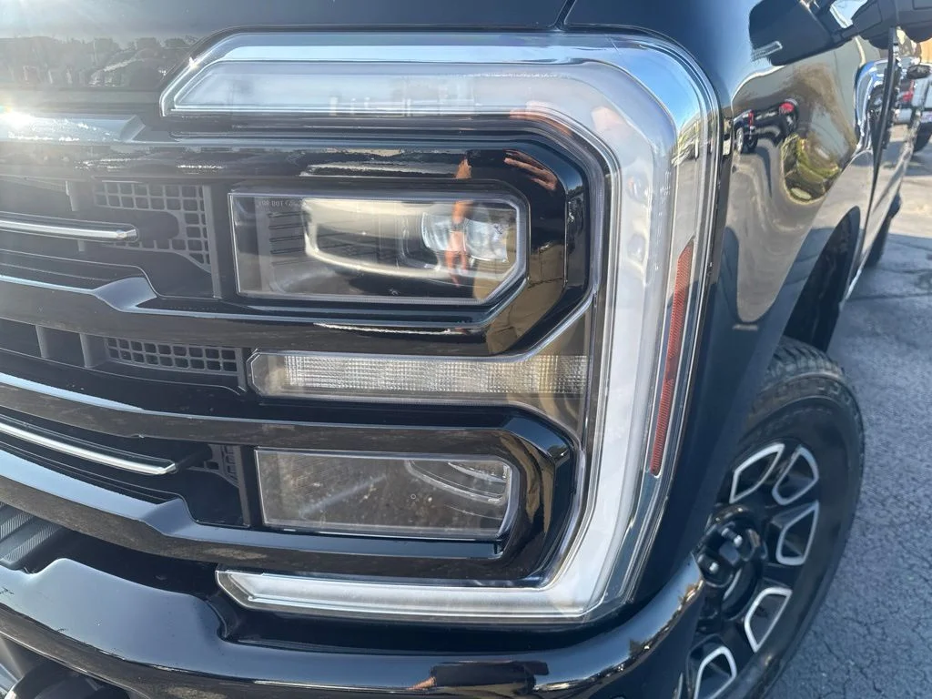 Used 2025 Black Metallic Ford Platinum image 55