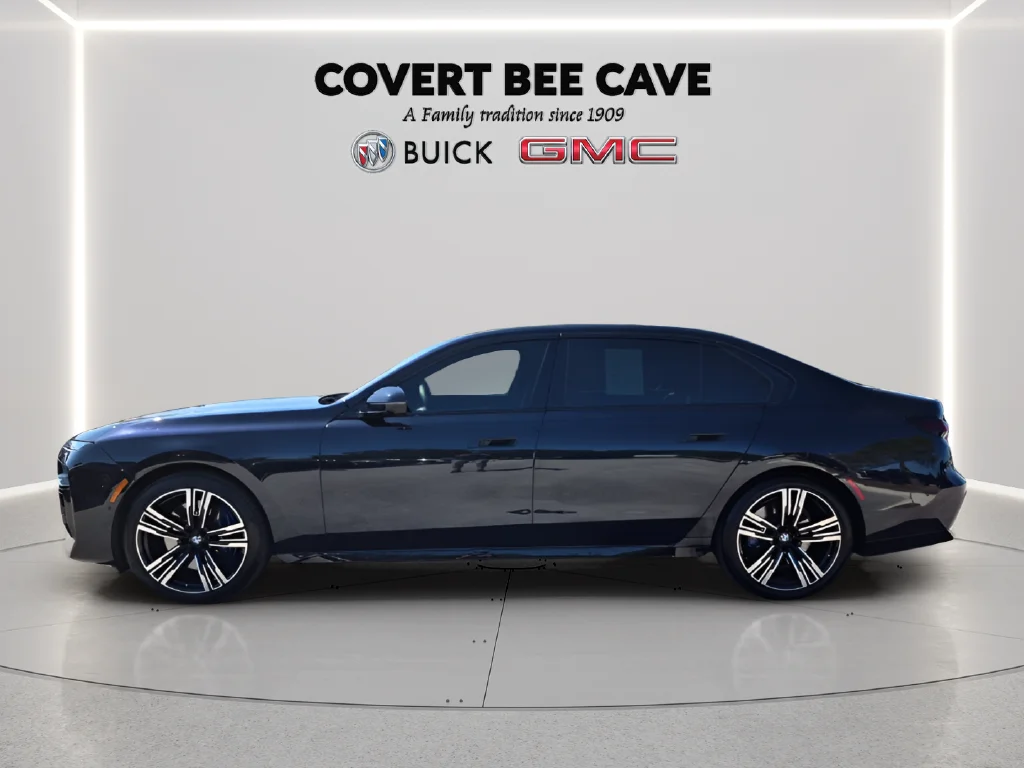 Used 2023 Black BMW 740i image 5