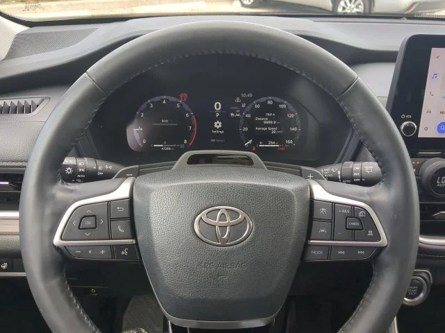 Certified Used 2024  Toyota Platinum image 33