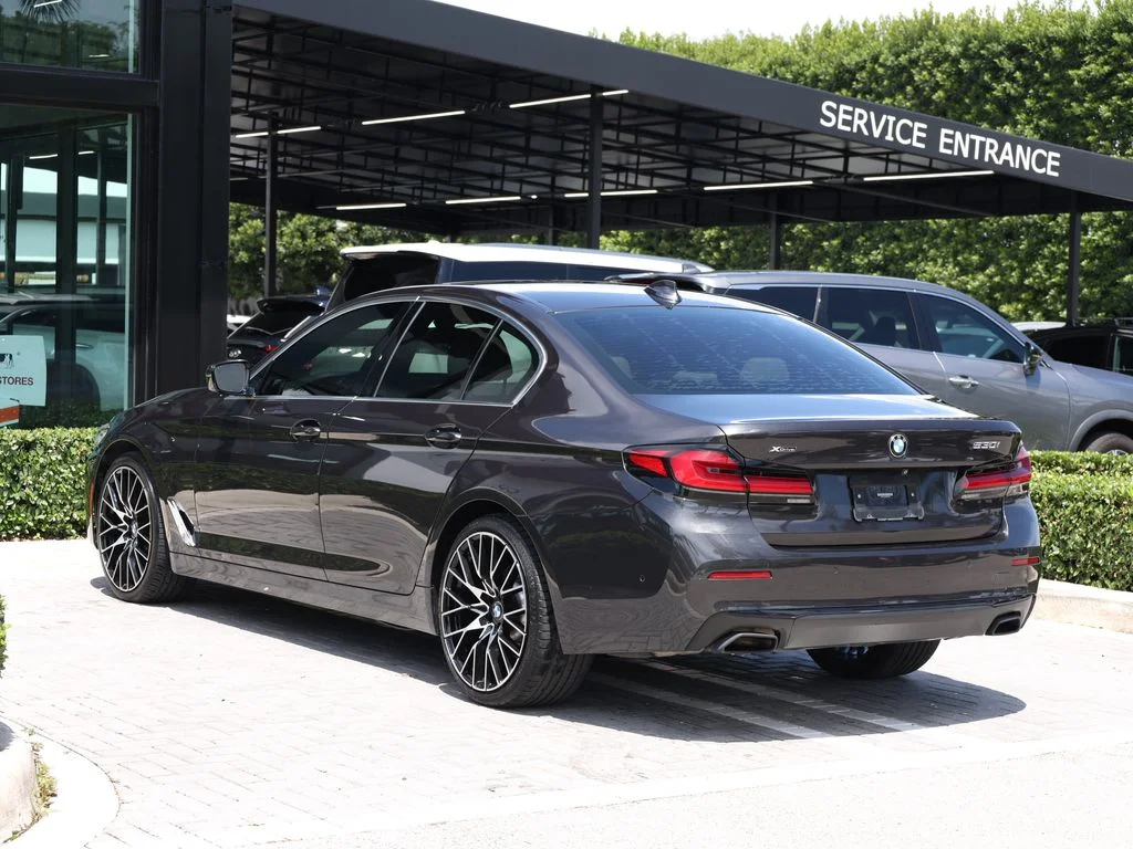 Used 2021 Gray BMW 530i xDrive image 5