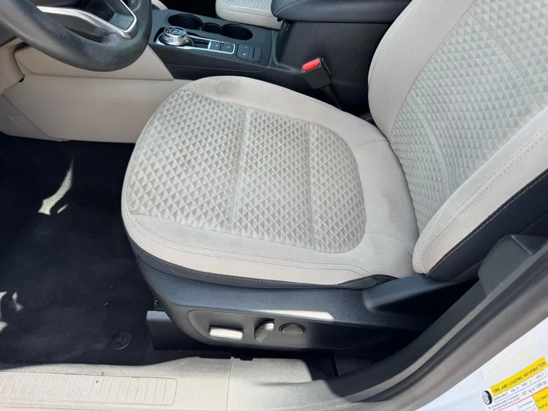 Certified Used 2020 Oxford White Ford SE image 19