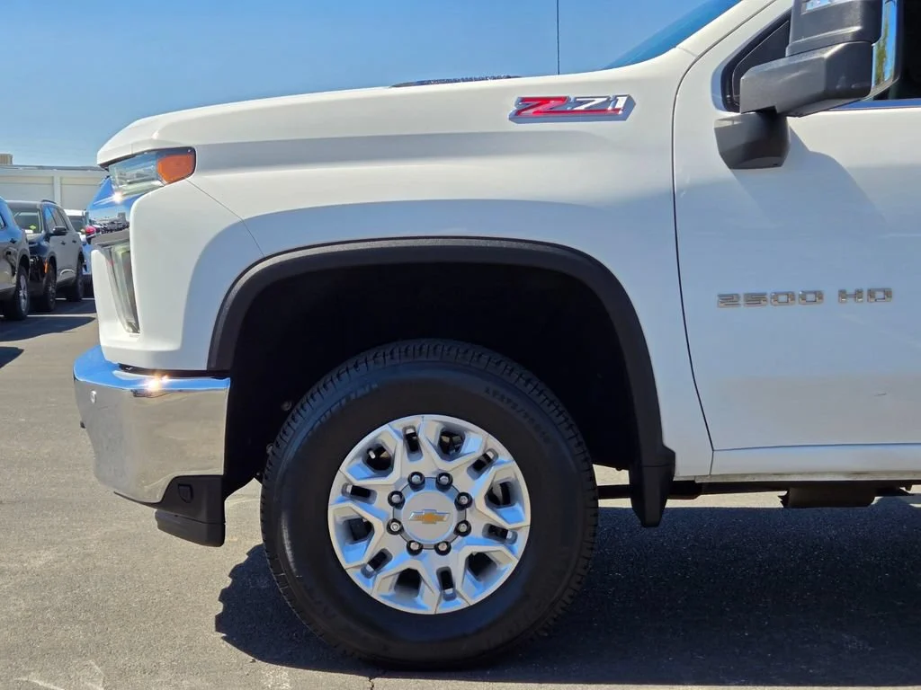 Used 2022 Summit White Chevrolet LTZ image 9