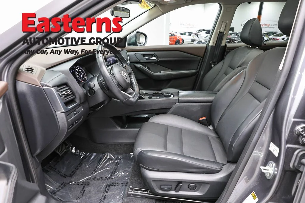 Used 2023 Gray Nissan SV image 13