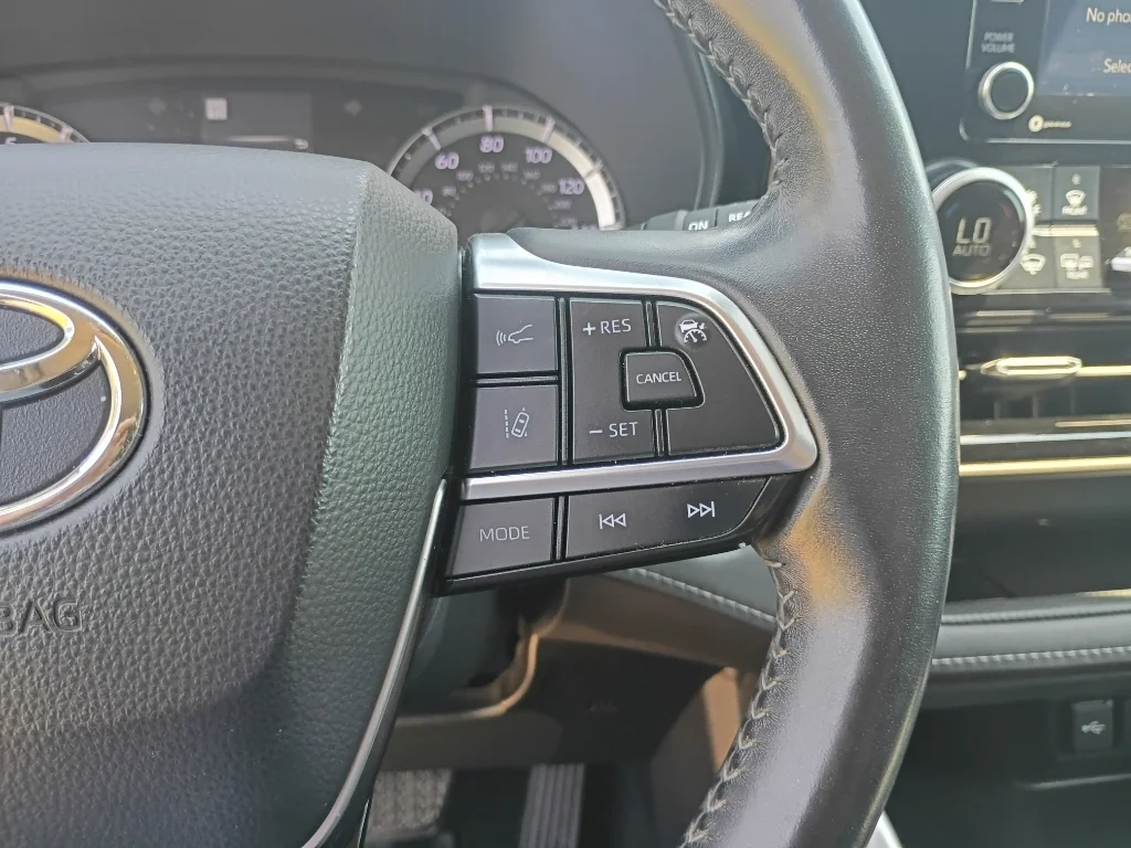 Used 2020 Blueprint Toyota LE image 33
