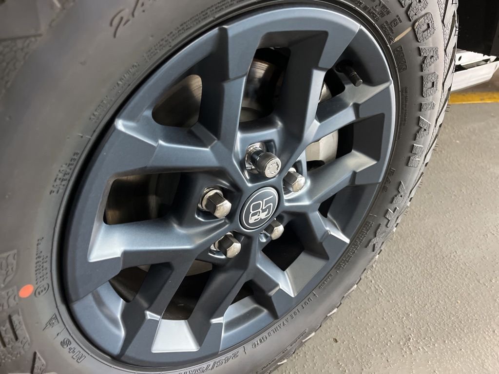 New 2026 Granite Crystal Metallic Clearcoat Jeep 85th Anniversary Edition image 15